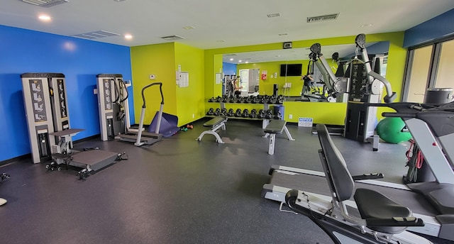 gym with visible vents and baseboards