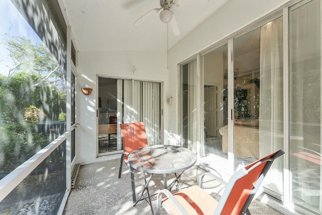 sunroom / solarium featuring a ceiling fan