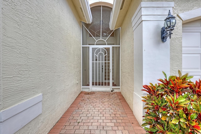 view of exterior entry with stucco siding