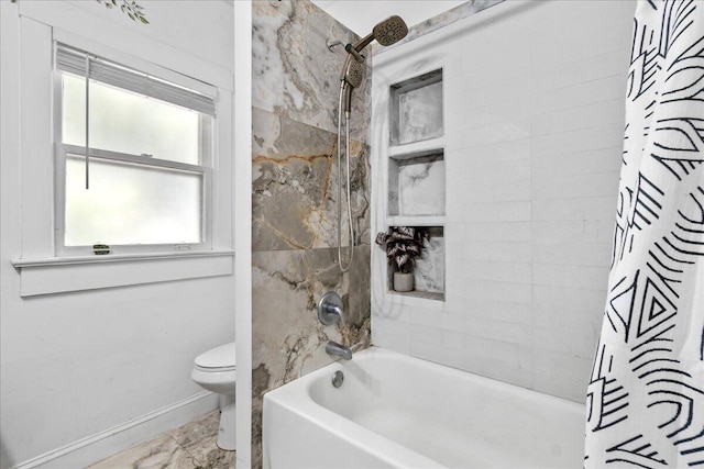 full bath featuring toilet, baseboards, and shower / tub combo with curtain