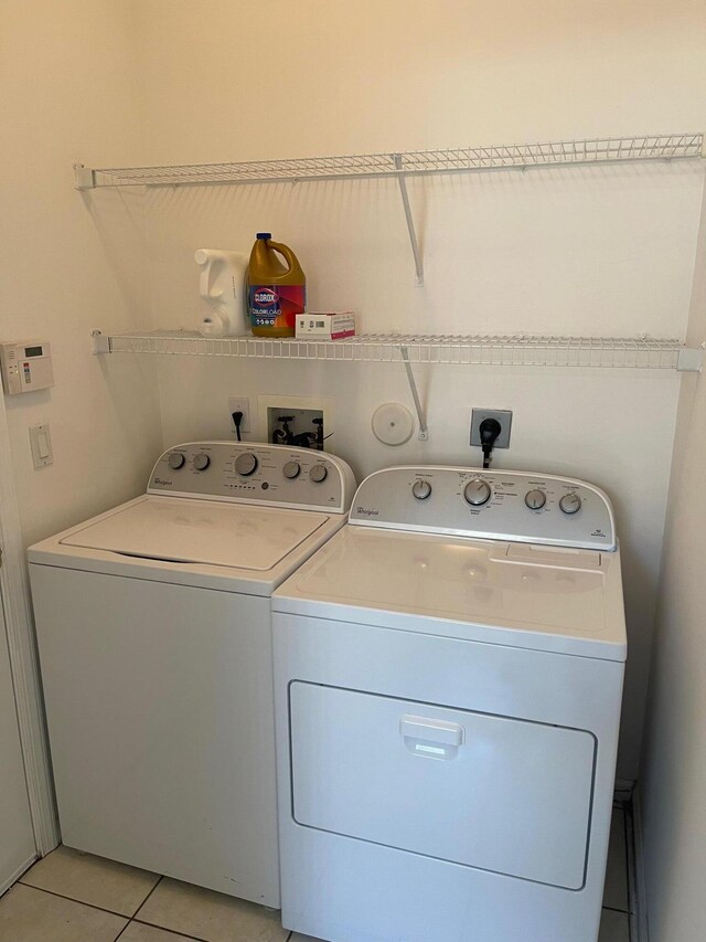 9675 Crescent View Dr N, Boynton Beach, FL 33437 - clothes washing area with washer and dryer and light tile patterned floors