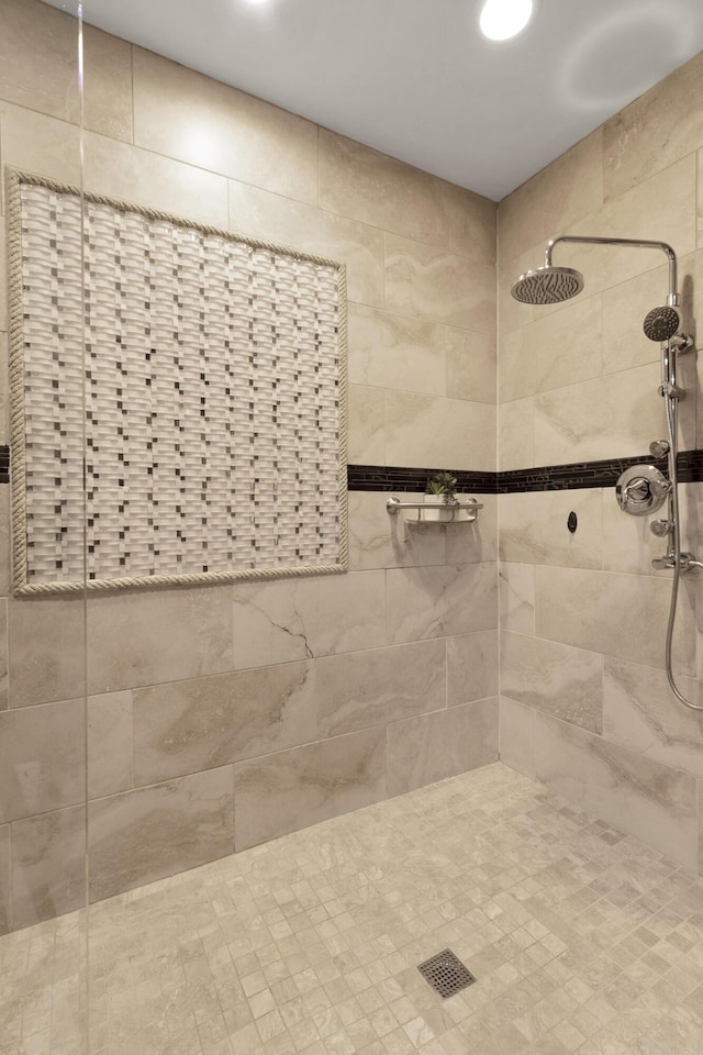 1351 SE 7th Ave, Pompano Beach, FL 33060 - bathroom featuring a tile shower