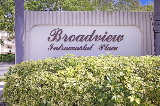 view of community / neighborhood sign