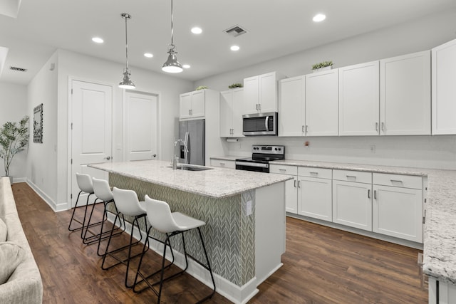 kitchen featuring a sink, stainless steel appliances, visible vents, and white cabinets