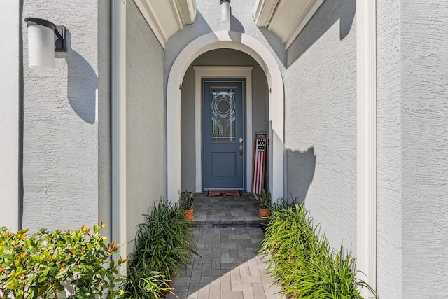 property entrance with stucco siding