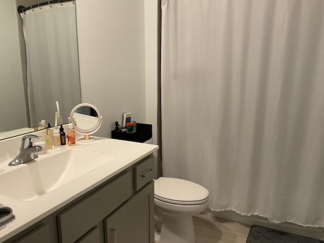 full bath with a shower with shower curtain, toilet, and vanity