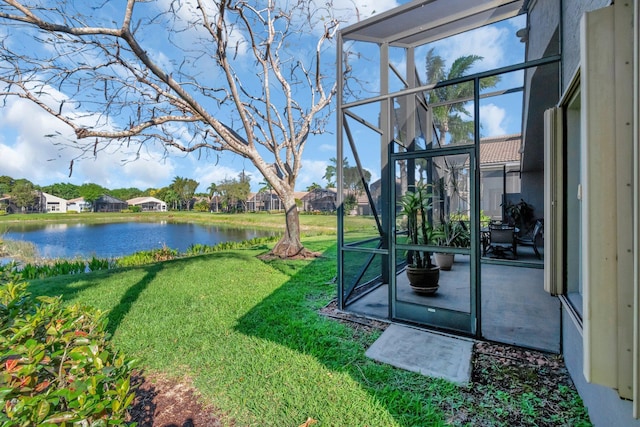 view of yard featuring a water view