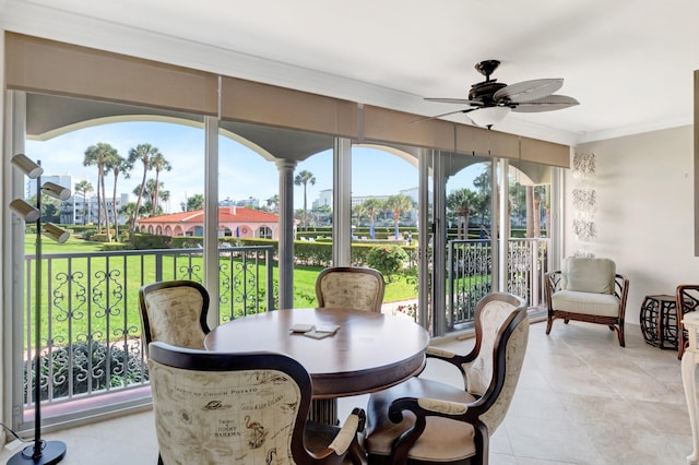 sunroom with ceiling fan