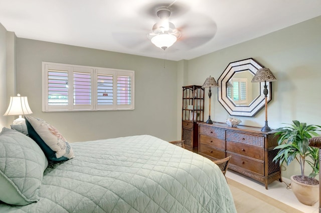 bedroom with ceiling fan