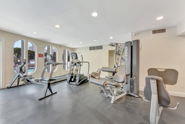 workout area with recessed lighting, visible vents, and baseboards