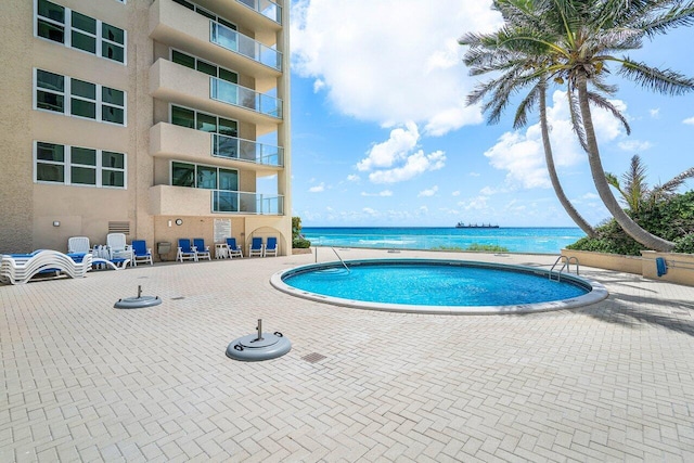 view of pool featuring a water view