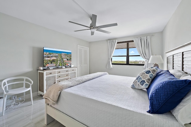 bedroom with baseboards and a ceiling fan