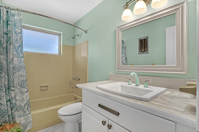 115 Elwa Pl, West Palm Beach, FL 33405 - bathroom with shower / tub combo with curtain, vanity, and toilet