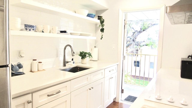 11 SW 4th Ave Unit 8, Boca Raton, FL 33432 - bar area with a sink, decorative backsplash, and dark wood-style floors