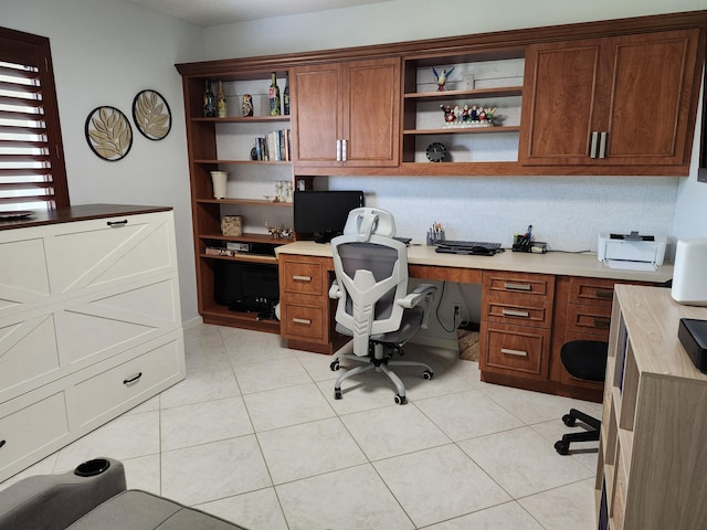 7185 Huntington Ln Unit 405, Delray Beach, FL 33446 - office space featuring built in study area and light tile patterned flooring