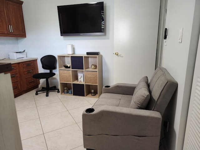 7185 Huntington Ln Unit 405, Delray Beach, FL 33446 - living area with light tile patterned floors