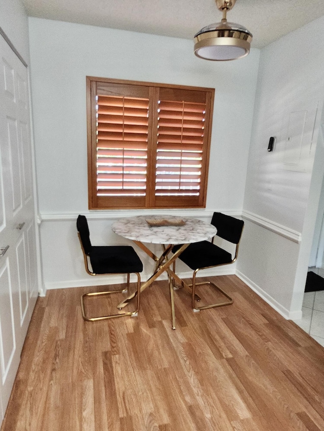 7185 Huntington Ln Unit 405, Delray Beach, FL 33446 - living area with wood finished floors and baseboards
