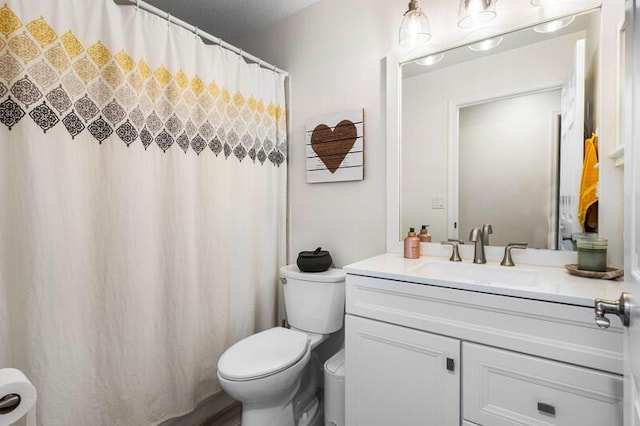 full bath featuring toilet, vanity, and a shower with curtain