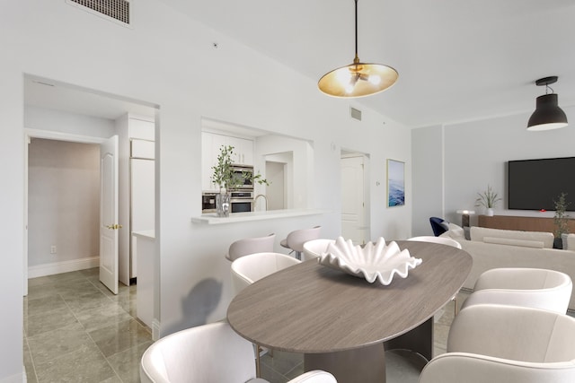 dining space featuring visible vents and baseboards