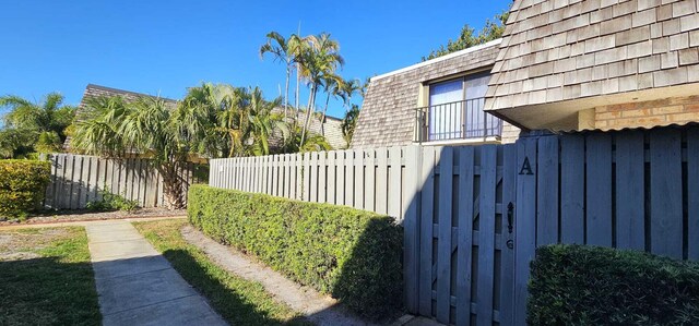 335 S Waverly Pl Unit 7A, Vero Beach, FL 32960 - view of yard featuring fence