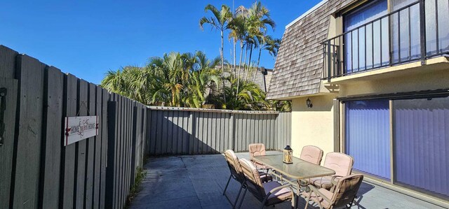 335 S Waverly Pl Unit 7A, Vero Beach, FL 32960 - view of patio with outdoor dining area and a fenced backyard