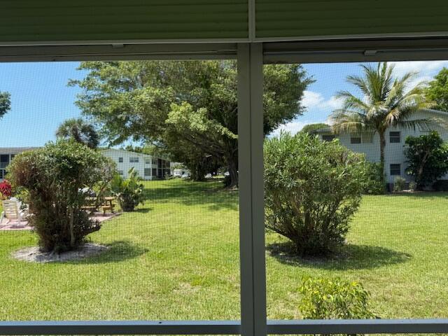 150 Newport J, Deerfield Beach, FL 33442 - view of green lawn