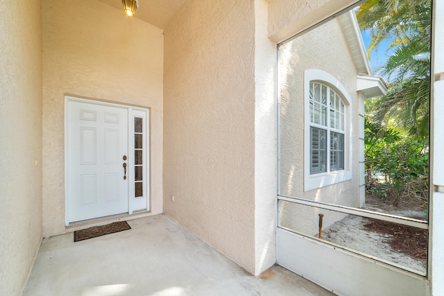 property entrance featuring stucco siding