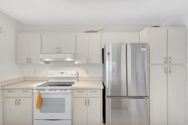 168 Brackenwood Rd, Palm Beach Gardens, FL 33418 - kitchen with under cabinet range hood, white range with electric stovetop, light countertops, and freestanding refrigerator