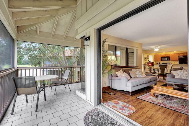 sunroom / solarium with ceiling fan