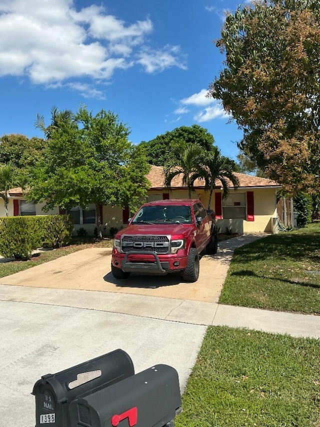 view of front of house with a front lawn