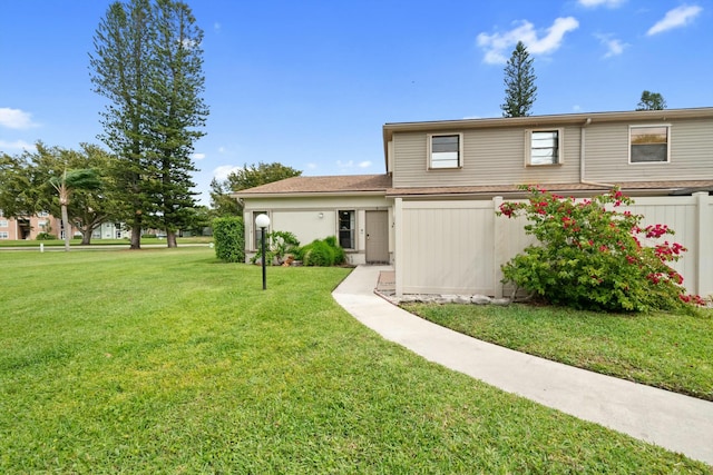 view of front of house featuring a front lawn