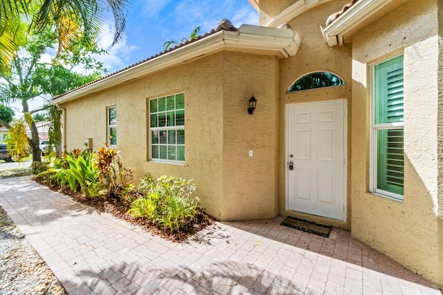 property entrance featuring stucco siding