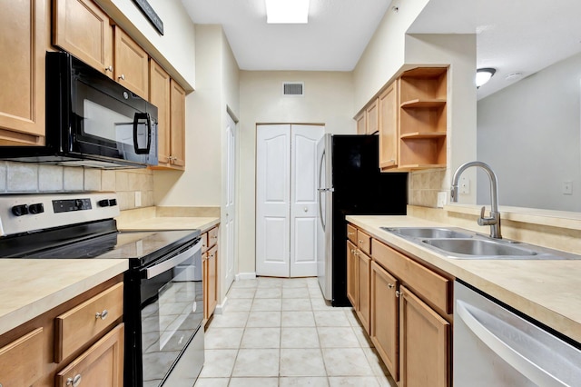 kitchen with a sink, visible vents, appliances with stainless steel finishes, and light countertops