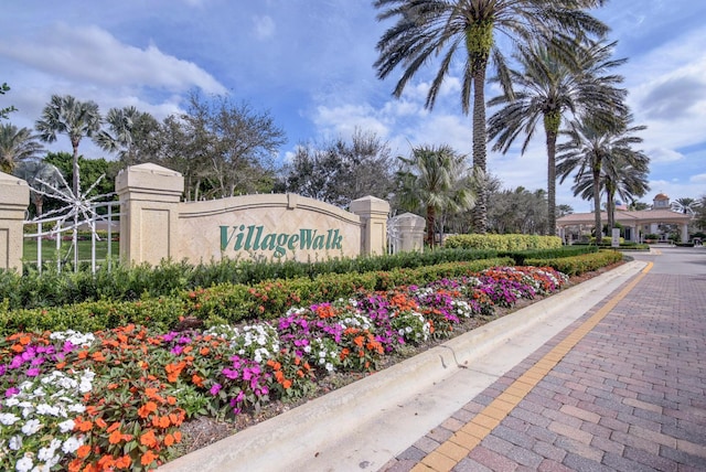 view of community / neighborhood sign