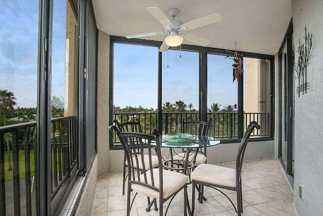 sunroom / solarium featuring ceiling fan