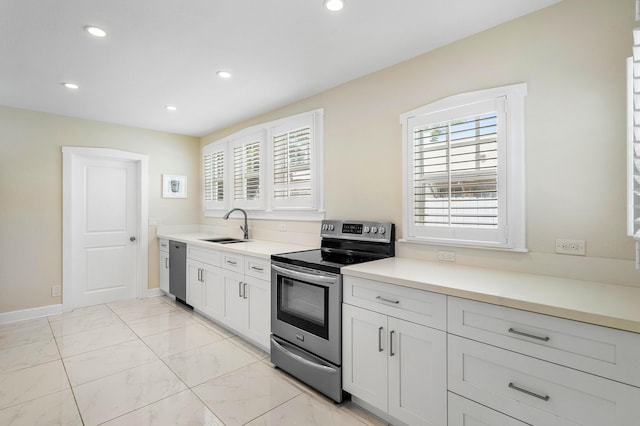 kitchen featuring a sink, plenty of natural light, appliances with stainless steel finishes, and recessed lighting