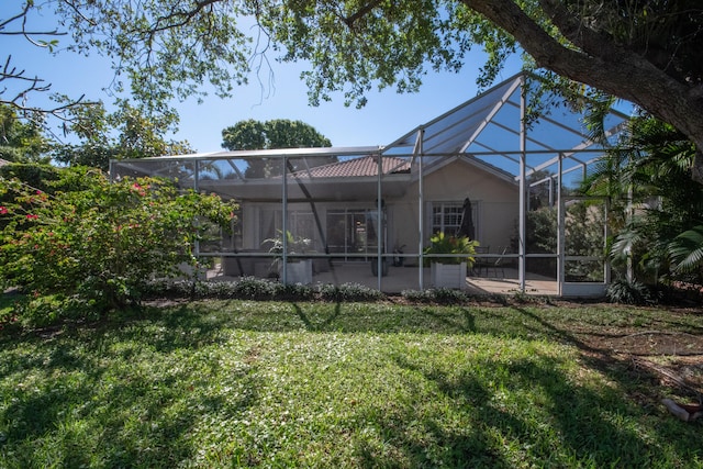 view of yard featuring a lanai