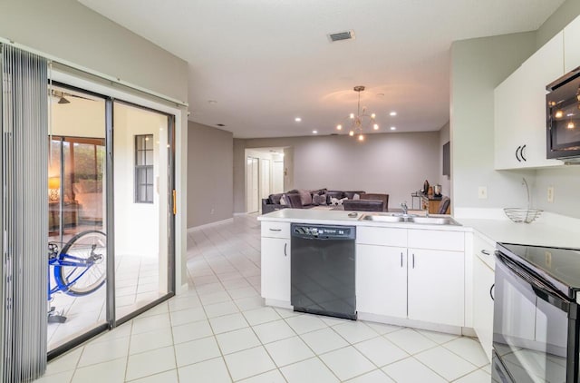 kitchen with visible vents, a peninsula, a sink, black appliances, and open floor plan