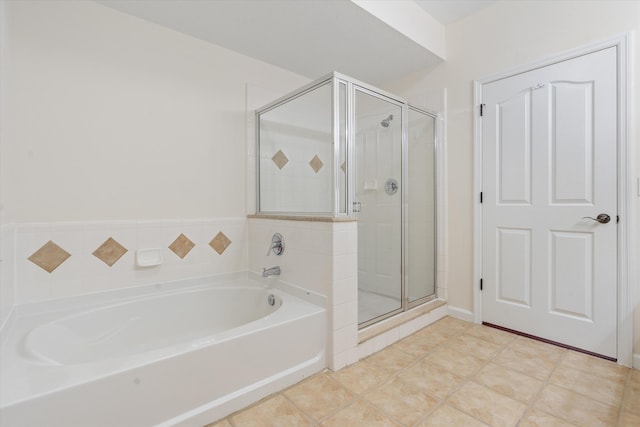 826 Dakota Dr Unit 105, Jupiter, FL 33458 - full bath featuring a stall shower and a garden tub