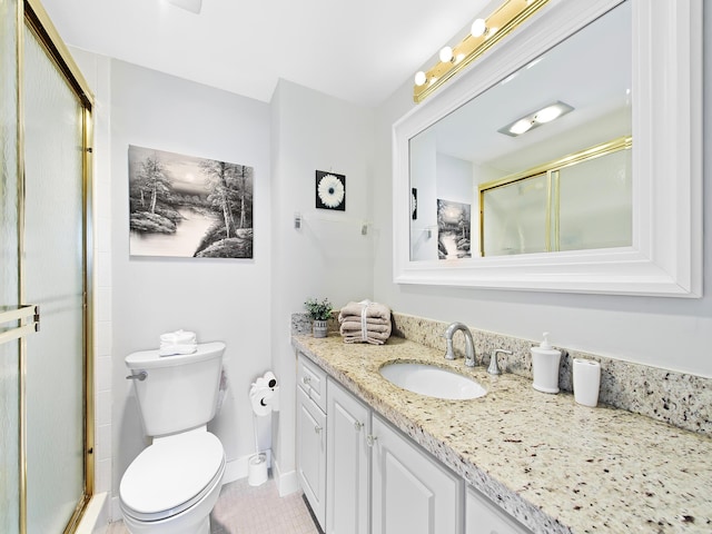 full bathroom featuring baseboards, toilet, a shower stall, and vanity