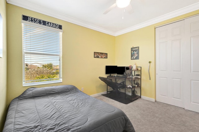 bedroom featuring carpet flooring, a ceiling fan, baseboards, and ornamental molding