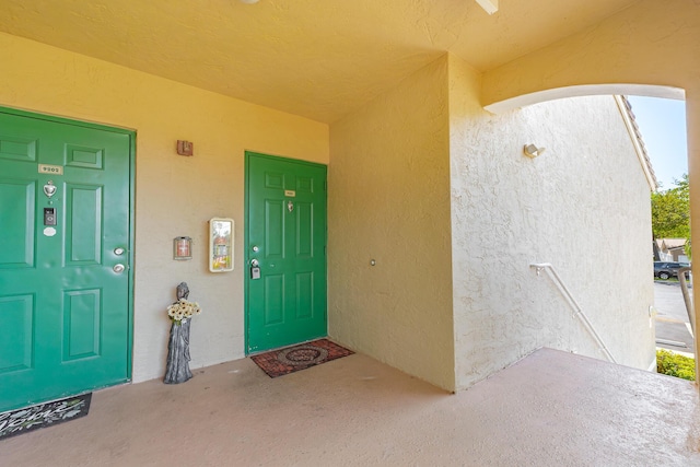 view of exterior entry featuring stucco siding