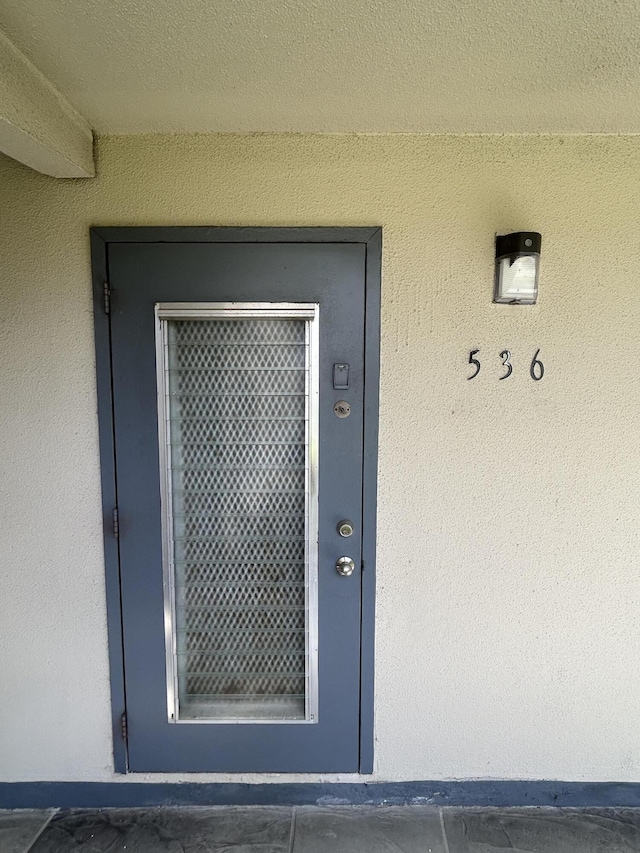 property entrance featuring stucco siding