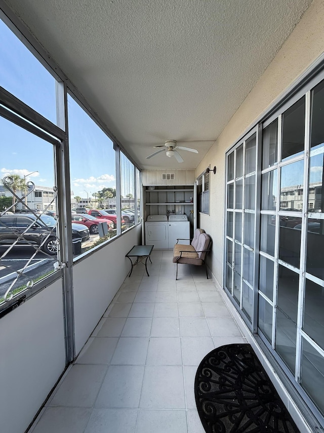 unfurnished sunroom featuring visible vents, independent washer and dryer, and a ceiling fan