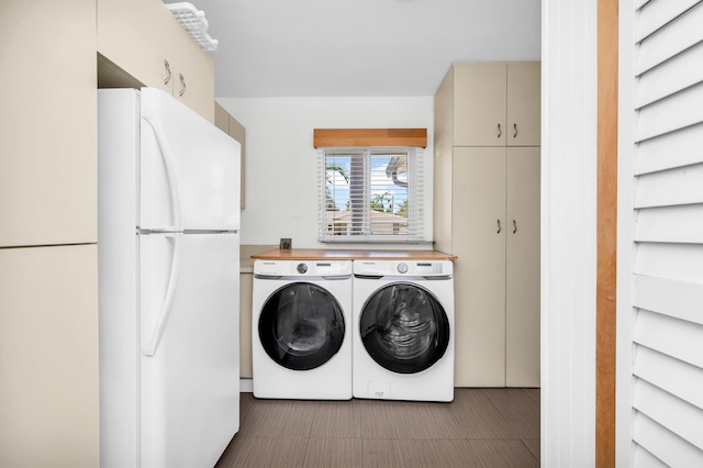 2601 NE 37th St, Fort Lauderdale, FL 33306 - laundry area with independent washer and dryer