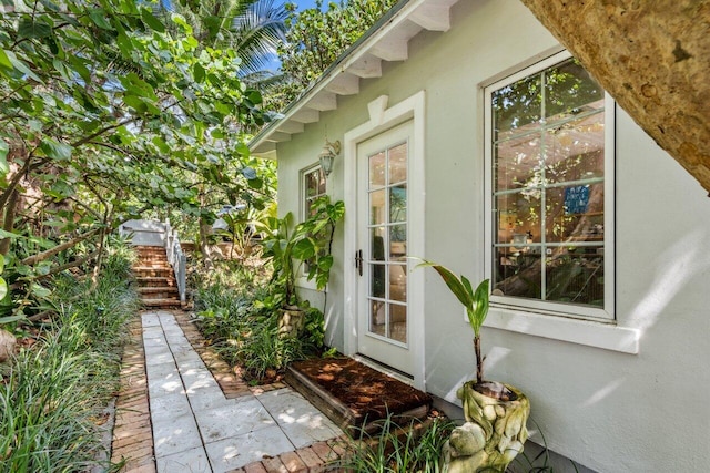 property entrance featuring stucco siding