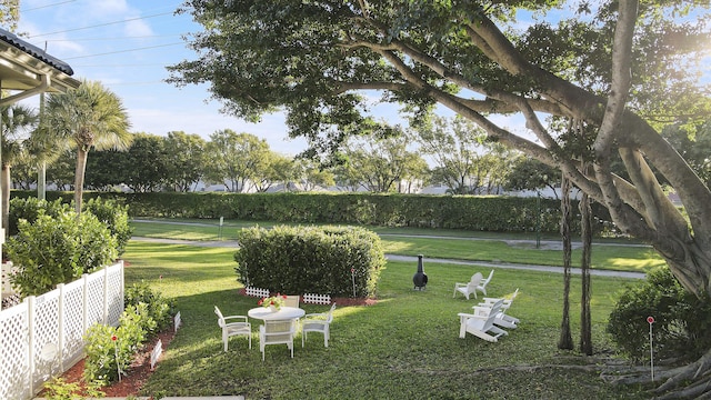 view of yard featuring fence