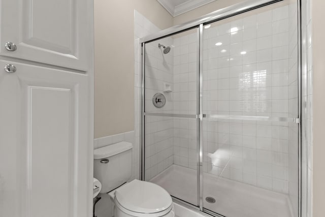 114 Radcliffe Ct, Jupiter, FL 33458 - bathroom featuring a shower stall, toilet, ornamental molding, and a wainscoted wall