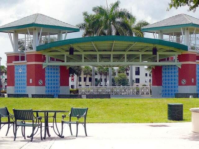 114 Radcliffe Ct, Jupiter, FL 33458 - surrounding community featuring a lawn and a gazebo