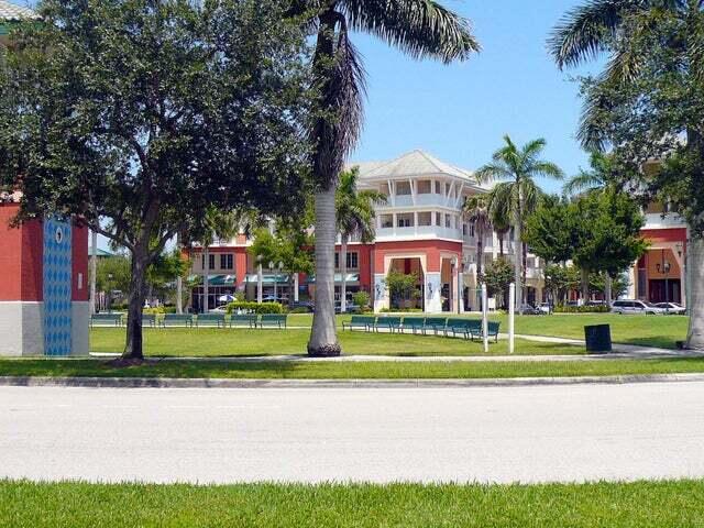 114 Radcliffe Ct, Jupiter, FL 33458 - view of community featuring a lawn